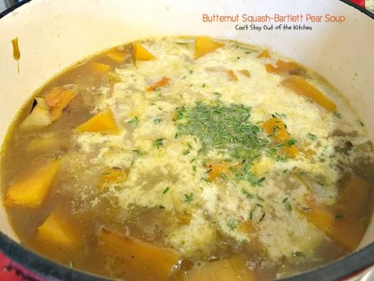 Butternut Squash-Bartlett Pear Soup | Can't Stay Out of the Kitchen | this #soup is absolutely awesome! #Butternutsquash & #pears never tasted so well together. It's easy to make and healthy, low calorie #clean-eating #glutenfree & #vegan.