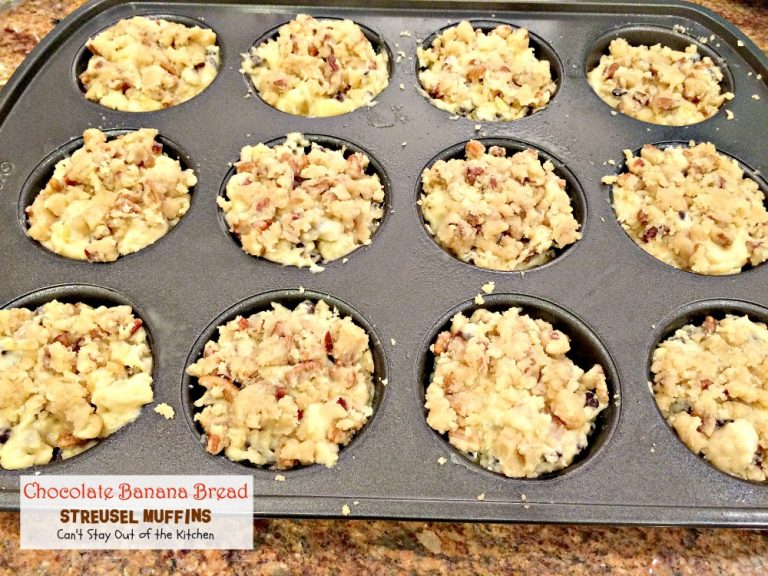 Chocolate Banana Bread Streusel Muffins Can't Stay Out of the Kitchen
