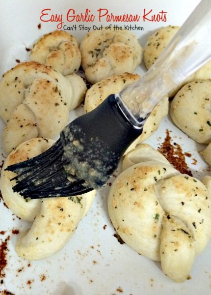 Easy Garlic Parmesan Knots | Can't Stay Out of the Kitchen | this amazing #appetizer is so quick and easy to make since it starts with frozen #bread dough. It's wonderful served with homemade marinara sauce & it's a great option for #tailgating parties or the #SuperBowl. #garlic #parmesancheese