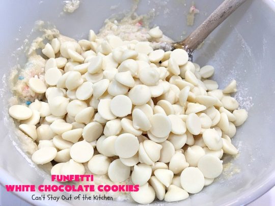 Funfetti White Chocolate Cookies | Can't Stay Out of the Kitchen | this terrific 5-ingredient #recipe can be whipped up in 30 minutes. It starts with a #FunfettiCakeMix, #sprinkles & #WhiteChocolateChips. Great #dessert for #tailgating or office parties, potlucks or backyard barbecues. #Funfetti #cookies #FunfettiWhiteChocolateCookies #dessert #FunfettiDessert #ChocolateDessert #chocolate