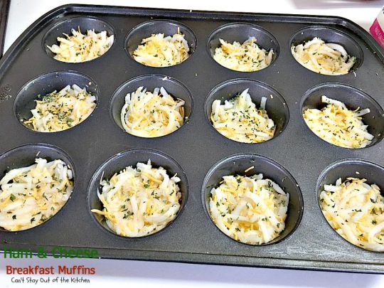 Ham and Cheese Breakfast Muffins | Can't Stay Out of the Kitchen | these #breakfast #muffins are so scrumptious. They're great for on-the-go breakfasts, too. #ham #eggs #cheese #hashbrowns #glutenfree
