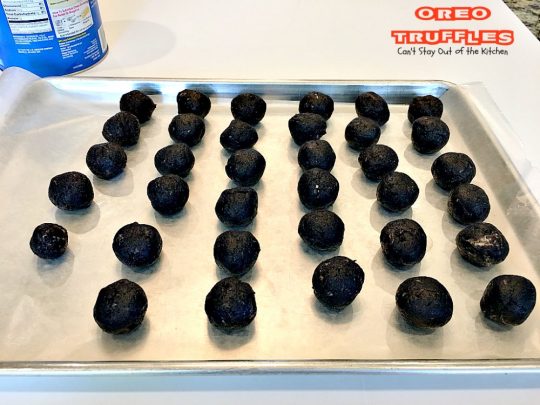 Oreo Truffles | Can't Stay Out of the Kitchen | Oh my gosh, heavenly doesn't begin to describe these amazing #truffles. Made with #Oreos, #creamcheese & #chocolate & vanilla bark. Fabulous for any party. #dessert