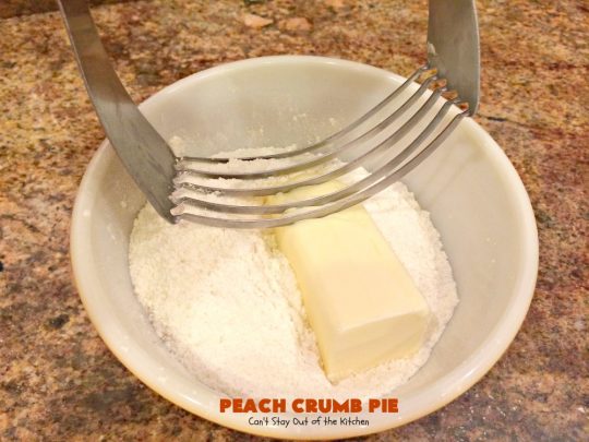Peach Crumb Pie | Can't Stay Out of the Kitchen | my Mom's fabulous #peachpie recipe with a sweet crumb topping. Perfect #dessert for summer when #peaches are in season. #pie