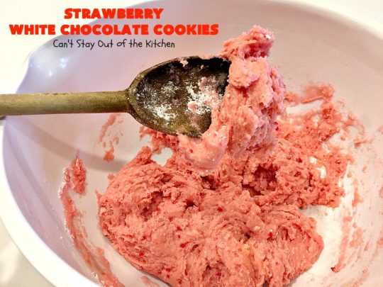 Strawberry White Chocolate Cookies | Can't Stay Out of the Kitchen | super easy 4-ingredient #cookie recipe! It's ideal for #Christmas cookie exchanges and #holiday parties. #strawberry #chocolate #dessert