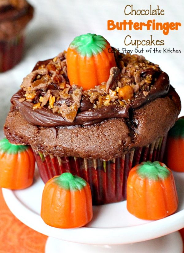 Chocolate Butterfinger Cupcakes | Can't Stay Out of the Kitchen