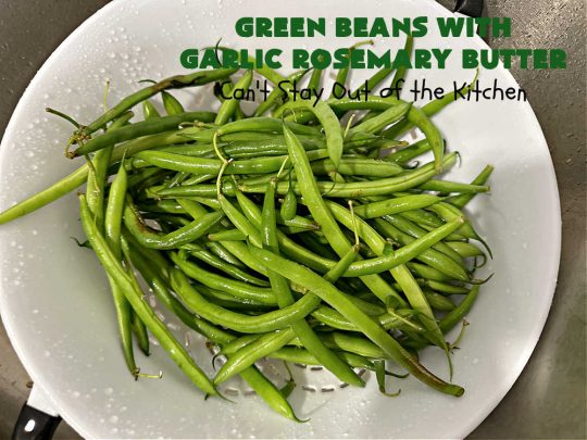 Green Beans with Garlic Rosemary Butter | Can't Stay Out of the Kitchen | this tasty & delicious #GreenBeans #SideDish is perfect to serve with any kind of meat, game or fish. With only a handful of ingredients needed, it can be whipped up for family dinners in about 30 minutes. It's also #healthy, #LowCalorie & #GlutenFree. Excellent dish for company or #holidays. #garlic #rosemary #parsley #GreenBeansWithGarlicRosemaryButter