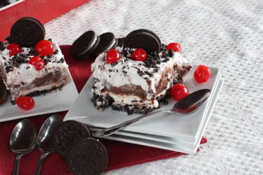 Oreo Cookie Mud Pie - Can't Stay Out of the Kitchen