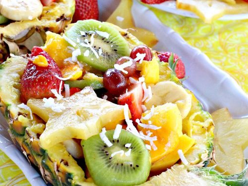 https://cantstayoutofthekitchen.com/wp-content/uploads/Pineapple-Mango-Salad-IMG_5007-500x375.jpg