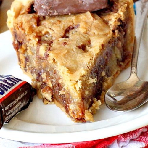 Snickers Bar Pie | Can't Stay Out of the Kitchen | this outrageously irresistible #pie is filled with #SnickersBars. Every bite contains #chocolate, #caramel & #peanuts. Fantastic for special occasions & #holidays like #ValentinesDay. #CaramelDessert #ChocolateDessert #HolidayDessert #PeanutButterDessert #SnickersDessert #SnickersCandyBars #SnickersBarPie #dessert